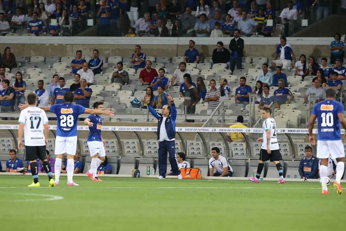 Fotos do jogo entre Cruzeiro e Grmio, no Mineiro, pela 16 rodada do Campeonato Brasileiro