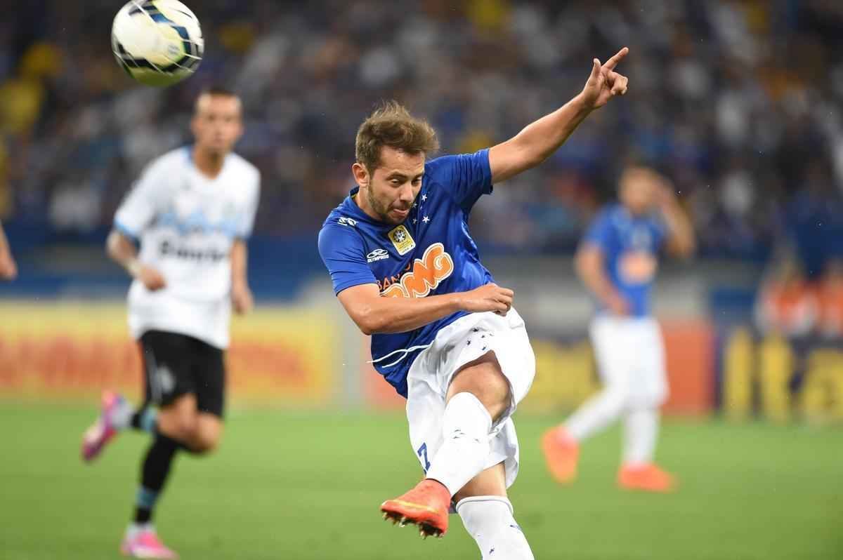 Fotos do jogo entre Cruzeiro e Grmio, no Mineiro, pela 16 rodada do Campeonato Brasileiro