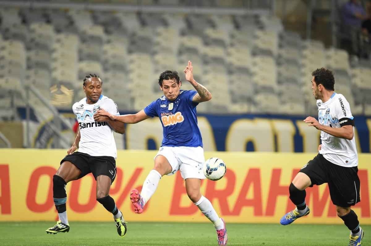 Fotos do jogo entre Cruzeiro e Grmio, no Mineiro, pela 16 rodada do Campeonato Brasileiro