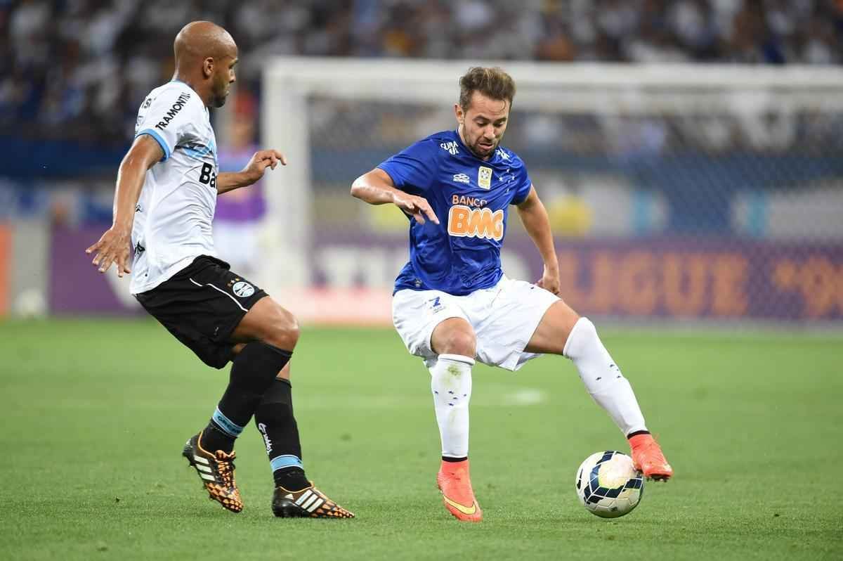 Fotos do jogo entre Cruzeiro e Grmio, no Mineiro, pela 16 rodada do Campeonato Brasileiro