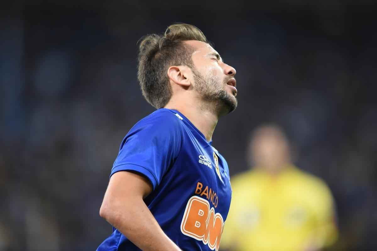 Fotos do jogo entre Cruzeiro e Grmio, no Mineiro, pela 16 rodada do Campeonato Brasileiro