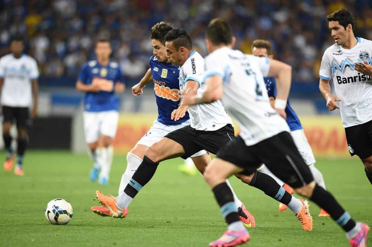 Fotos do jogo entre Cruzeiro e Grmio, no Mineiro, pela 16 rodada do Campeonato Brasileiro