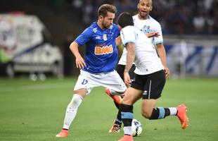Fotos do jogo entre Cruzeiro e Grmio, no Mineiro, pela 16 rodada do Campeonato Brasileiro