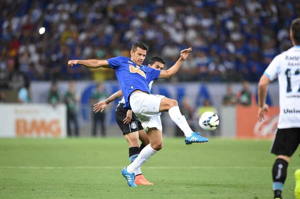 Fotos do jogo entre Cruzeiro e Grmio, no Mineiro, pela 16 rodada do Campeonato Brasileiro