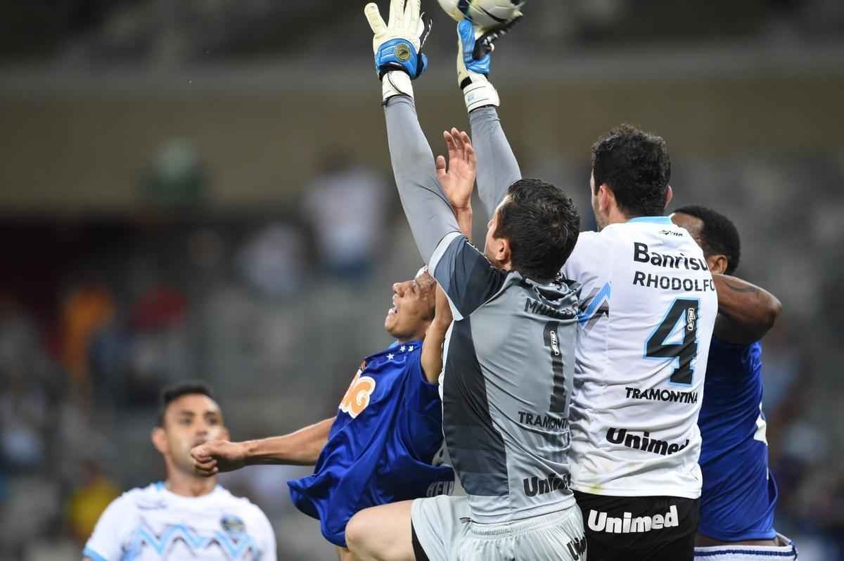 Fotos do jogo entre Cruzeiro e Grmio, no Mineiro, pela 16 rodada do Campeonato Brasileiro