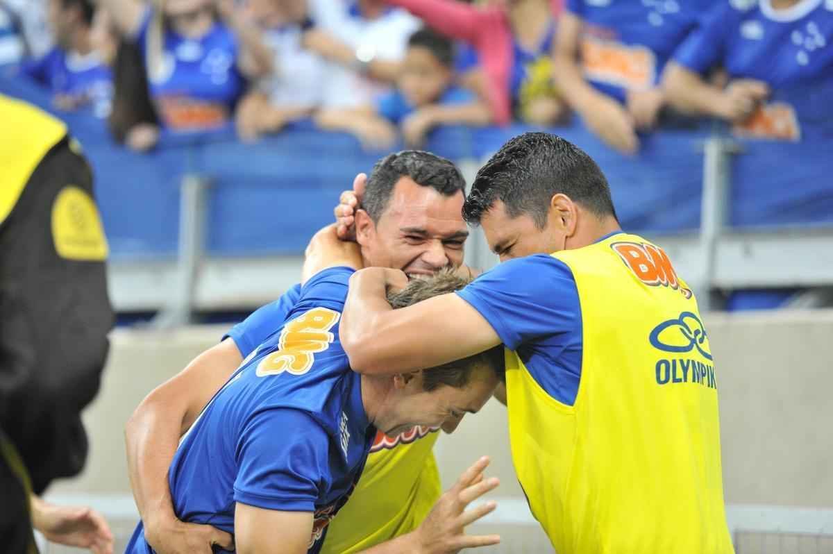 Fotos do jogo entre Cruzeiro e Grmio, no Mineiro, pela 16 rodada do Campeonato Brasileiro