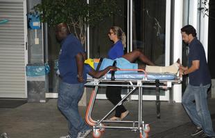 Jogador chegou ao Hospital Lifecenter acompanhado de sua esposa e de funcionrios do Cruzeiro