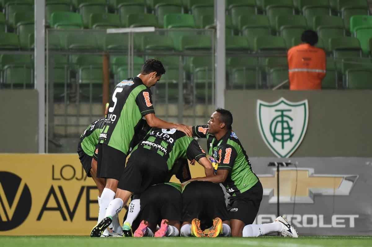 Fotos do jogo entre Amrica e Ponte Preta, no Estdio Independncia, pela 18 rodada da Srie B do Campeonato Brasileiro