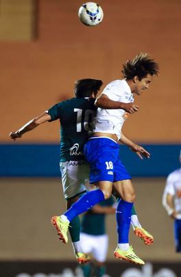 Com gol de Marcelo Moreno, Cruzeiro venceu Goiás no Estádio Serra Dourada, por 1 a 0, e garantiu o título simbólico de campeão do primeiro turno do Brasileiro. No fim, equipe da casa ainda desperdiçou uma cobrança de pênalti.