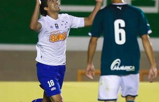 Com gol de Marcelo Moreno, Cruzeiro venceu Gois no Estdio Serra Dourada, por 1 a 0, e garantiu o ttulo simblico de campeo do primeiro turno do Brasileiro. No fim, equipe da casa ainda desperdiou uma cobrana de pnalti.