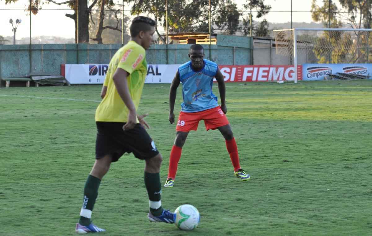 Imagens do jogo-treino entre reservas do Amrica e Valrio, no CT Lanna Drumond