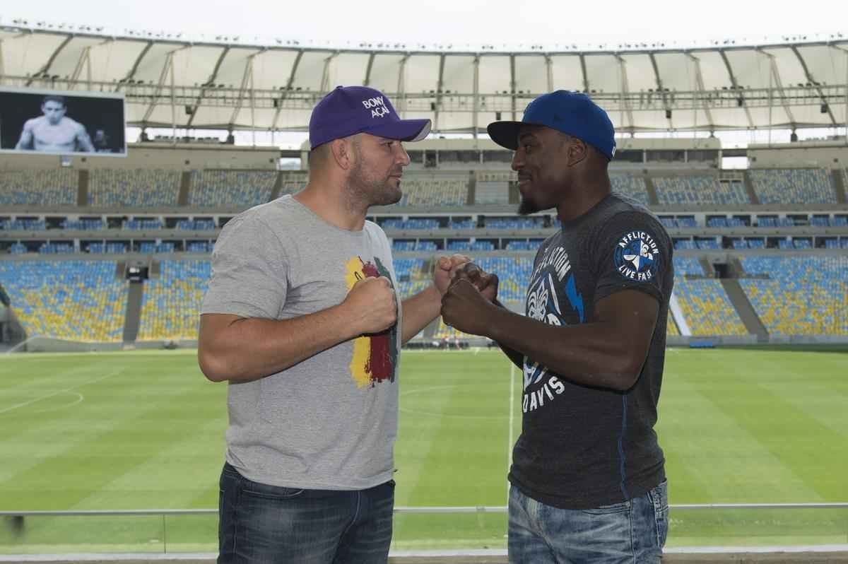 Mineiro Glover Teixeira e Phil Davis se encaram no Maracan. Meio-pesados se enfrentam na luta coprincipal do UFC 179, no Rio