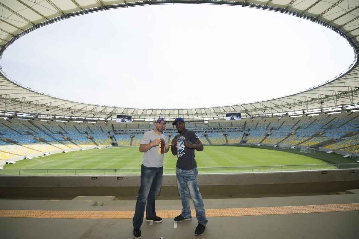 Mineiro Glover Teixeira e Phil Davis se encaram no Maracan. Meio-pesados se enfrentam na luta coprincipal do UFC 179, no Rio