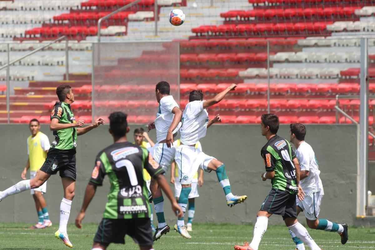 Fotos do jogo entre Amrica e Gois pela Taa BH