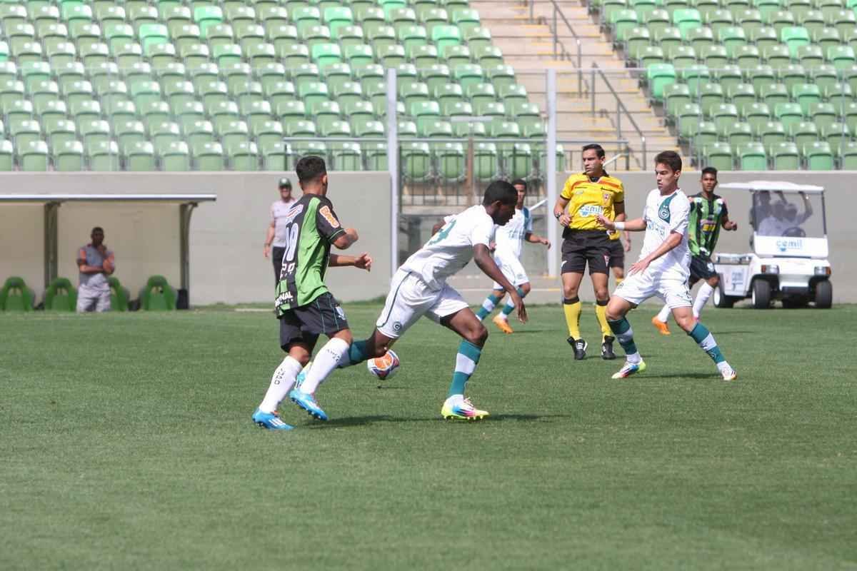 Fotos do jogo entre Amrica e Gois pela Taa BH