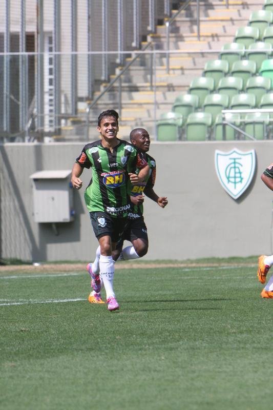 Fotos do jogo entre Amrica e Gois pela Taa BH