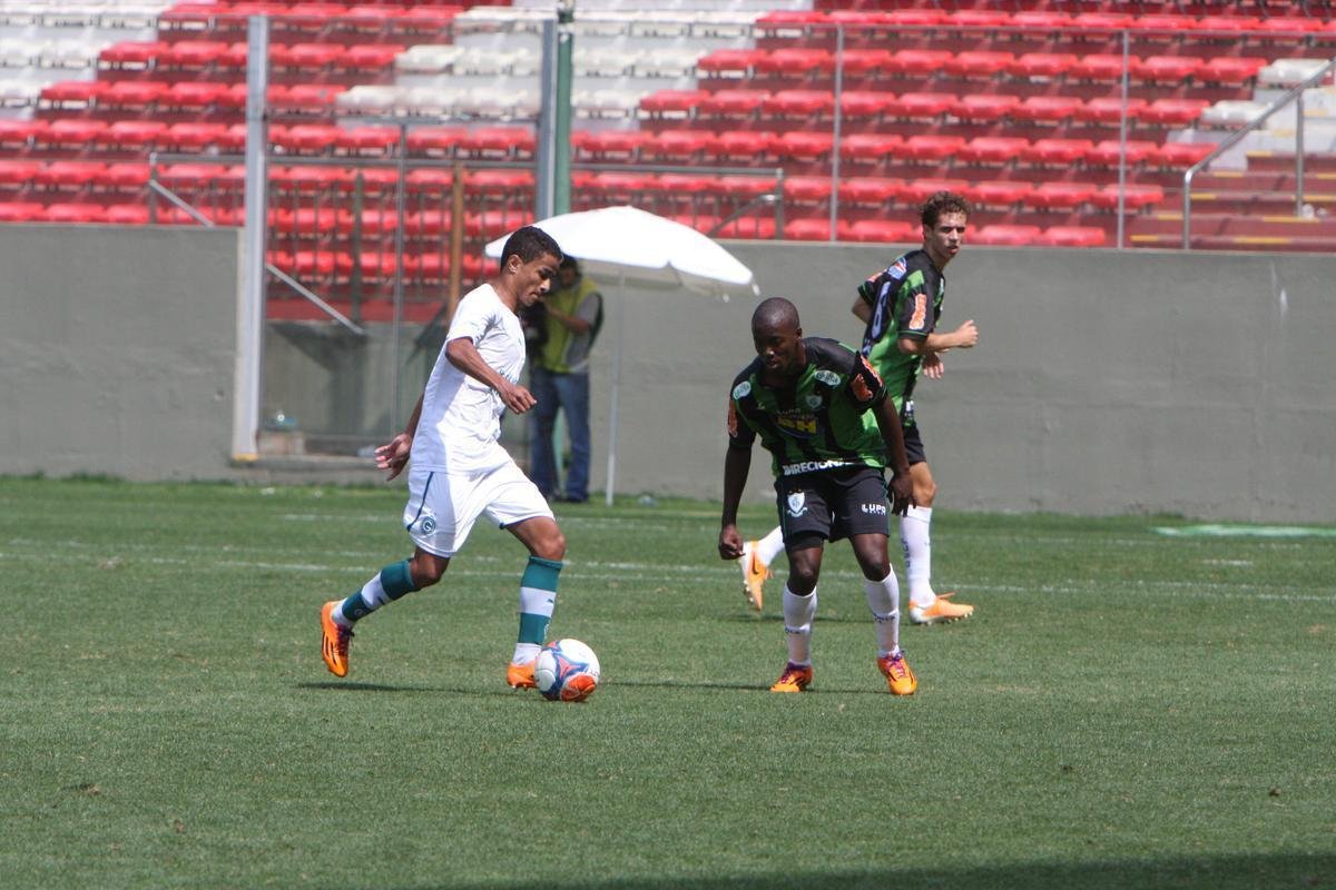 Fotos do jogo entre Amrica e Gois pela Taa BH