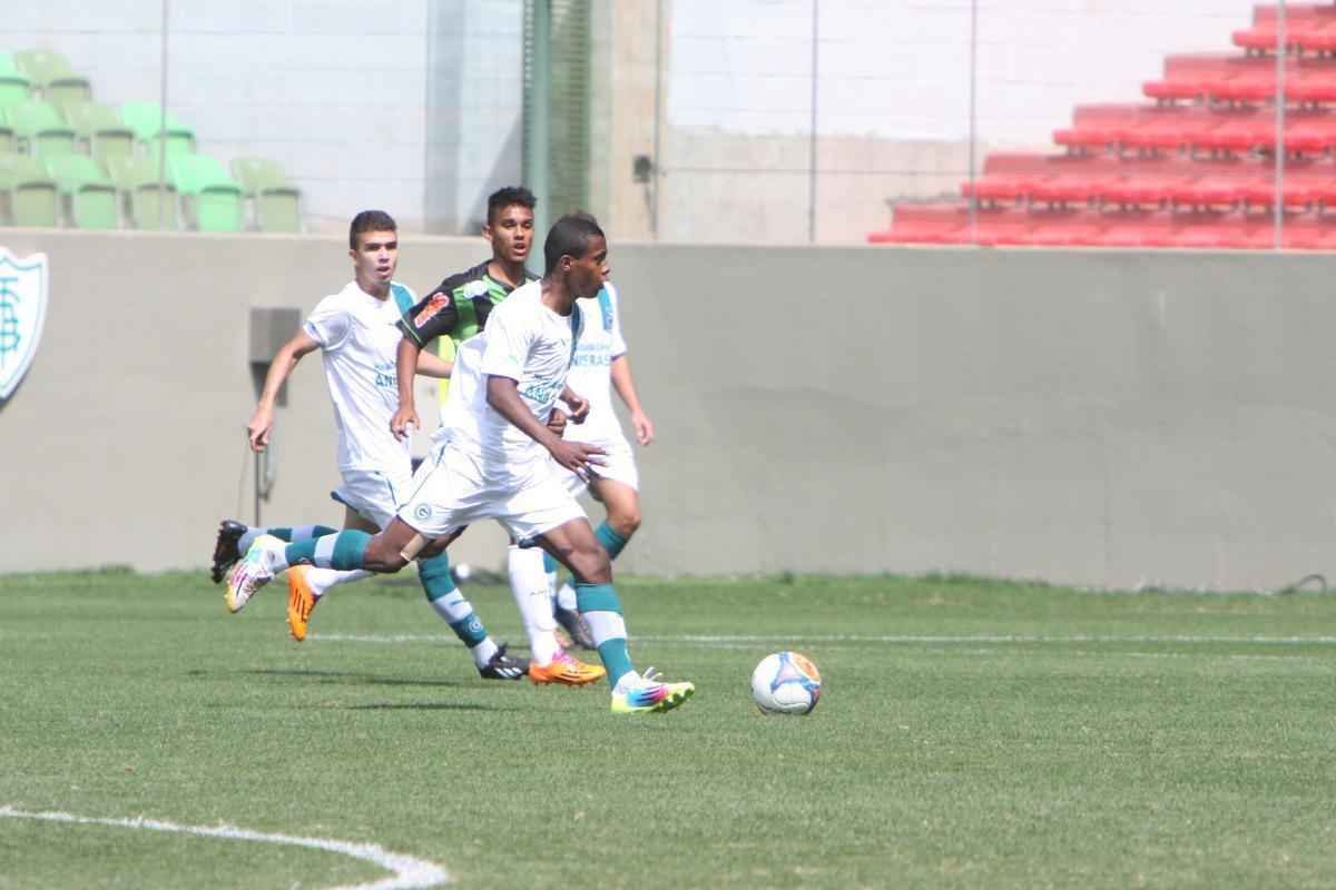 Fotos do jogo entre Amrica e Gois pela Taa BH