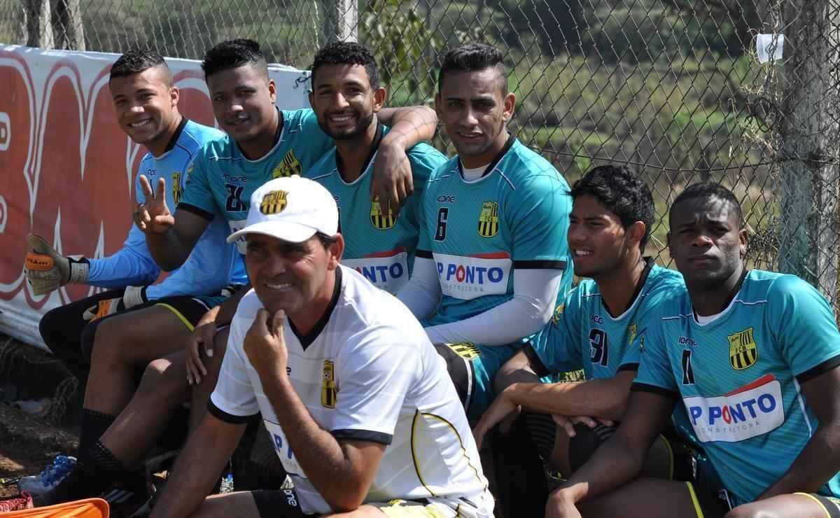 Imagens do jogo-treino entre Amrica e Betinense, no CT Lanna Drumond