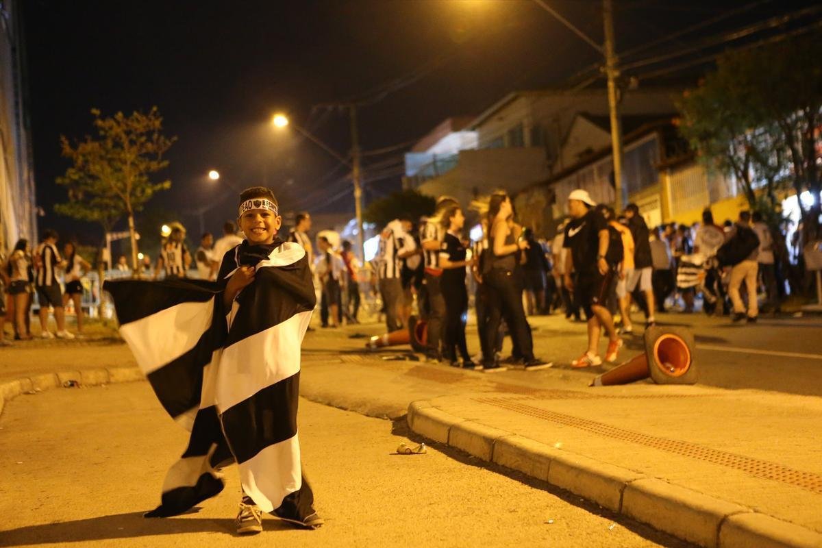 Torcedores chegaram ao Independncia animados e deram grande incentivo aos jogadores atleticanos