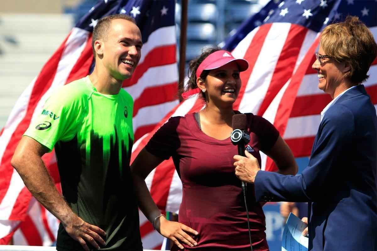 O mineiro Bruno Soares provou uma vez mais ser um dos melhores tenistas da histria do Brasil, nesta sexta-feira. Ao lado da indiana Sania Mirza, ele conquistou o bicampeonato da chave de duplas mistas do US Open, o Aberto dos Estados Unidos, um dos quatro torneios mais importantes do calendrio. Na final, eles derrotaram o mexicano Santiago Gonzalez e a norte-americana Abigail Spears por 2 sets a 1, parciais de 6/1, 2/6 e 11-9.