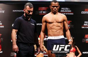Imagens da pesagem e encaradas do UFC em Braslia - Francisco Massaranduba