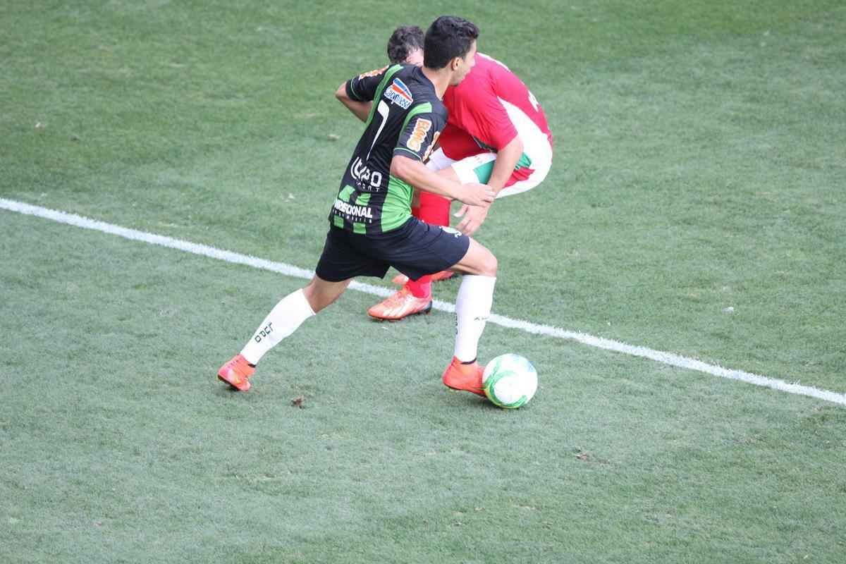 Coelho no resistiu  equipe de Varginha e segue em queda livre na Srie B