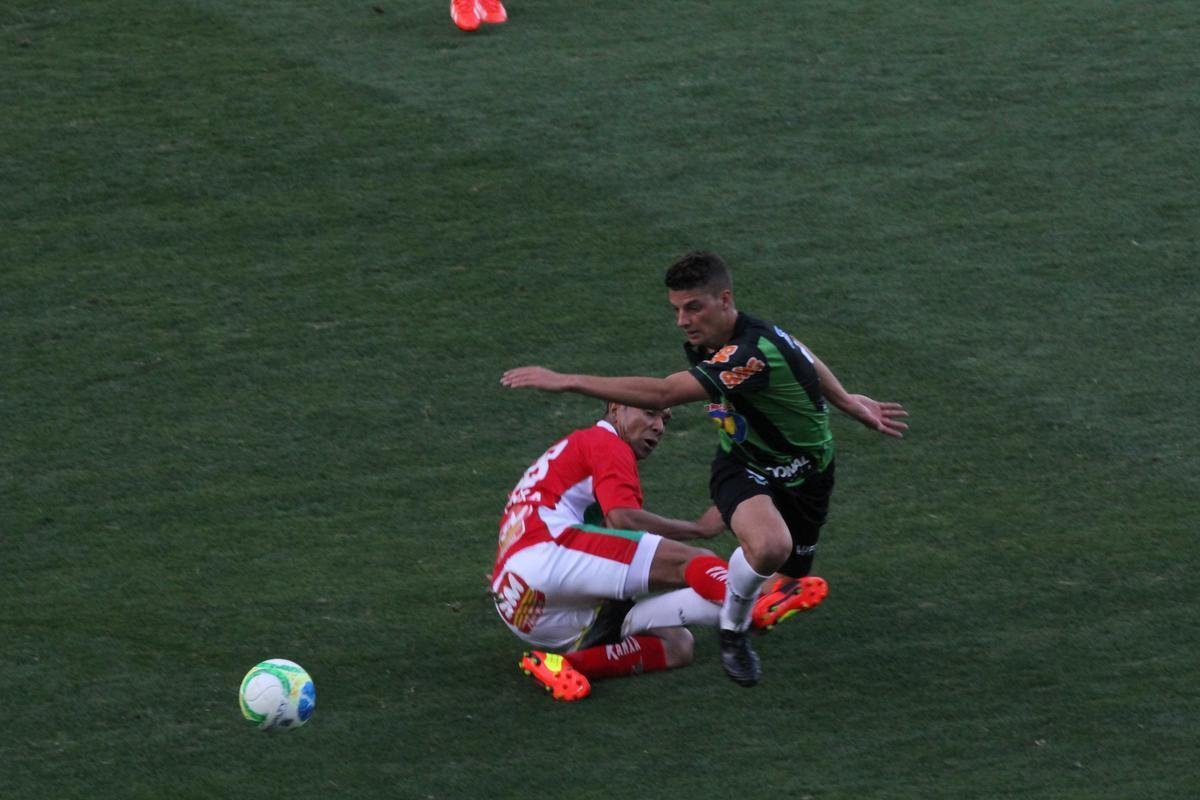 Coelho no resistiu  equipe de Varginha e segue em queda livre na Srie B