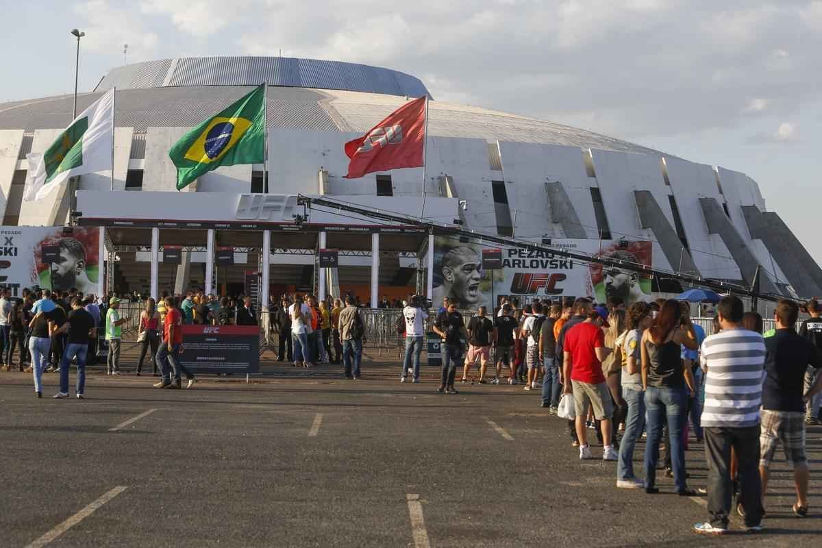 Imagens da chegada do pblico no UFC em Braslia