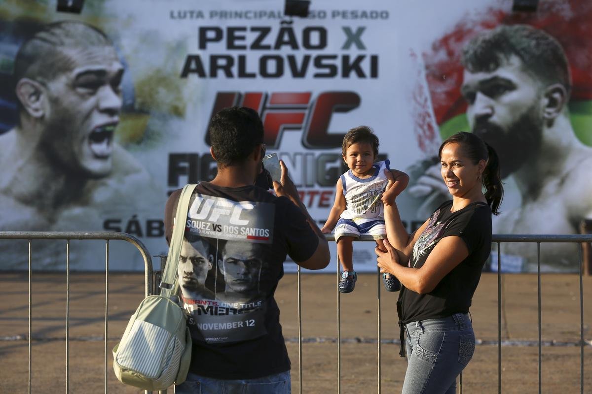 Imagens da chegada do pblico no UFC em Braslia