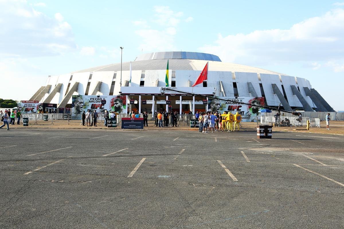 Imagens da chegada do pblico no UFC em Braslia