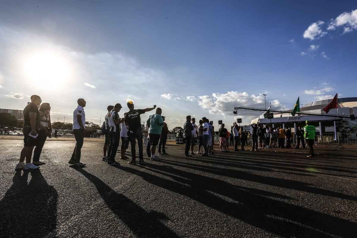 Imagens da chegada do pblico no UFC em Braslia