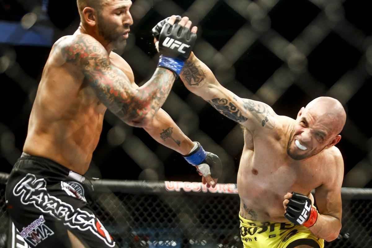 Imagens do UFC Fight Night 51, em Braslia %u2013 George Sullivan (bermuda preta e luvas azuis) venceu Igor Arajo por nocaute no segundo round