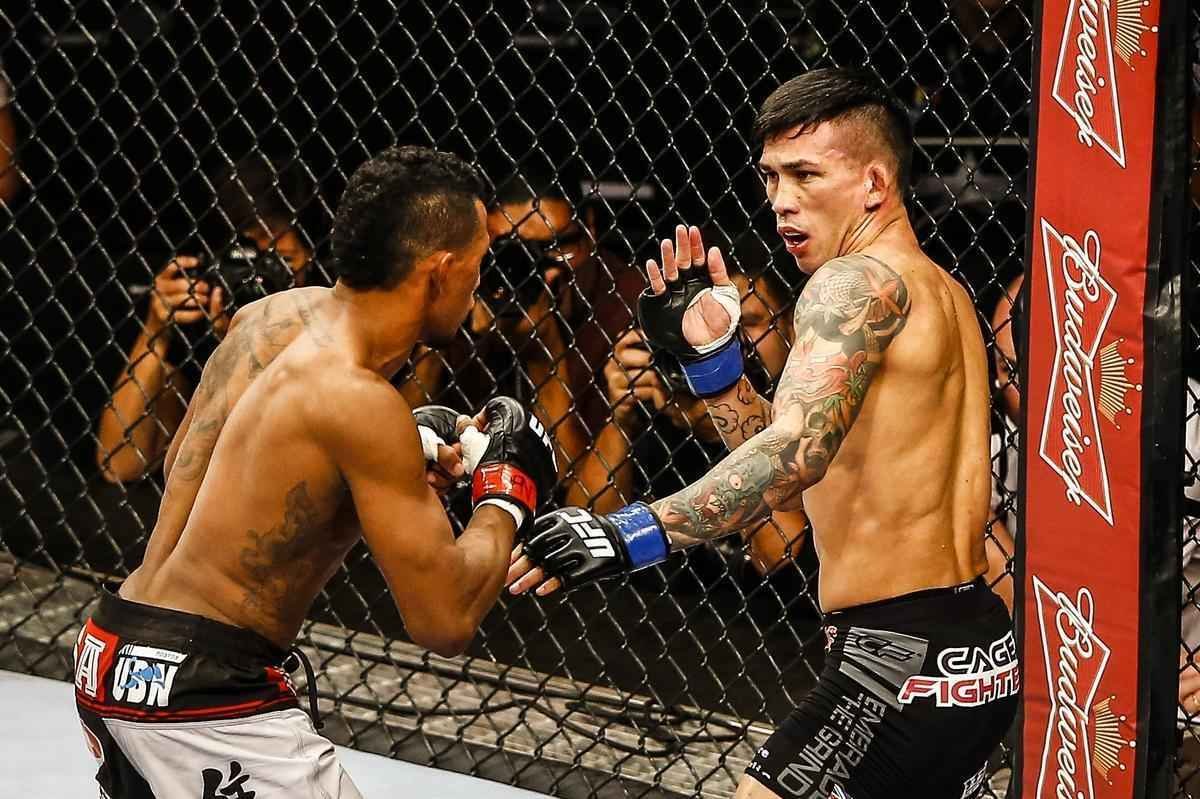 Imagens do UFC Fight Night 51, em Braslia - Iuri Maraj (luvas vermelhas) venceu Russell Doane por deciso unnime