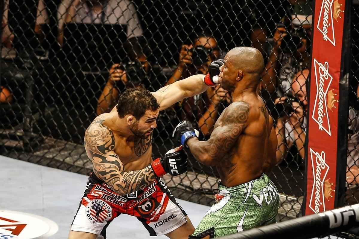 Imagens do UFC Fight Night 51, em Braslia - Santiago Ponzinibbio (bermuda e luvas vermelhas) venceu Wendell Nego por nocaute tcnico