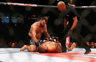 Imagens do UFC Fight Night 51, em Braslia - Andrei Arlovski (bermuda preta e luvas azuis) venceu Antnio Pezo por nocaute no primeiro round
