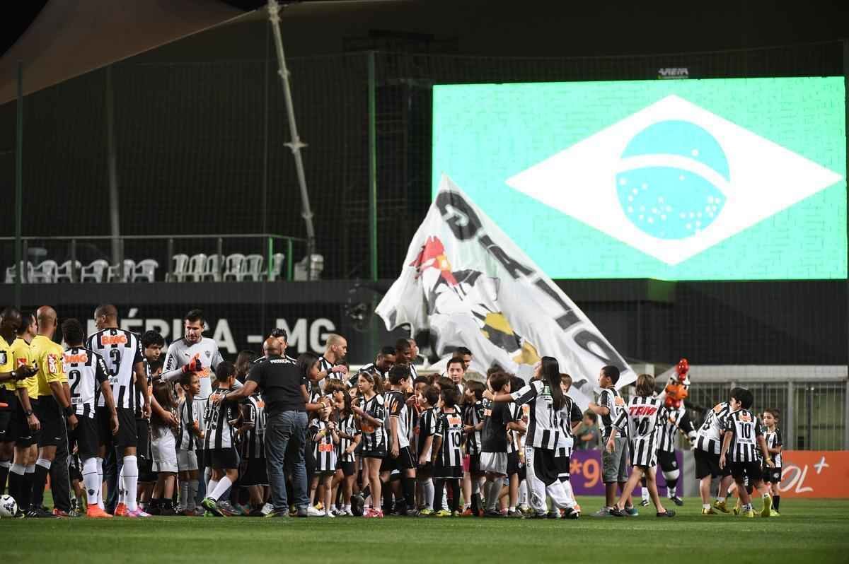 Imagens de Atltico x Grmio, no Independncia, pela 21 rodada do Campeonato Brasileiro