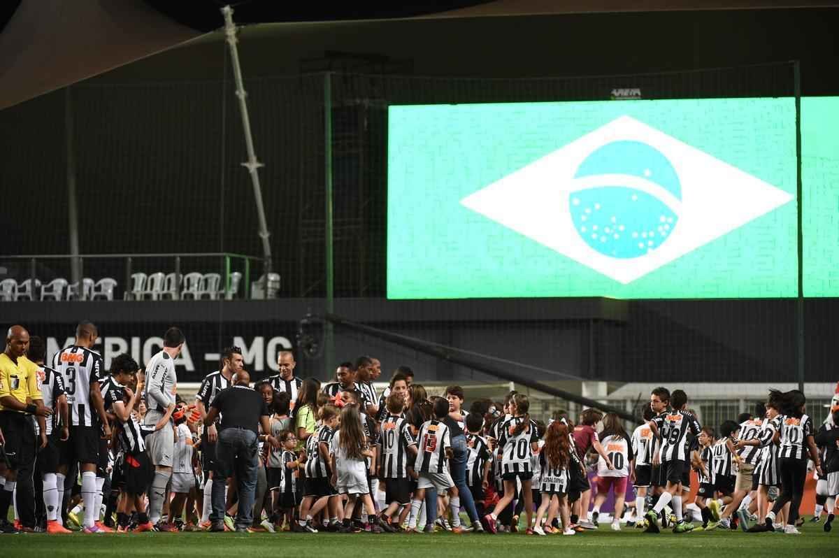 Imagens de Atltico x Grmio, no Independncia, pela 21 rodada do Campeonato Brasileiro