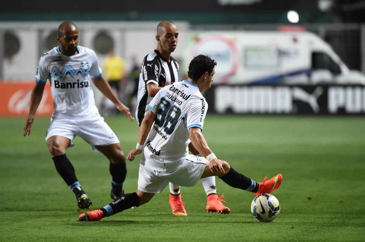 Imagens de Atltico x Grmio, no Independncia, pela 21 rodada do Campeonato Brasileiro