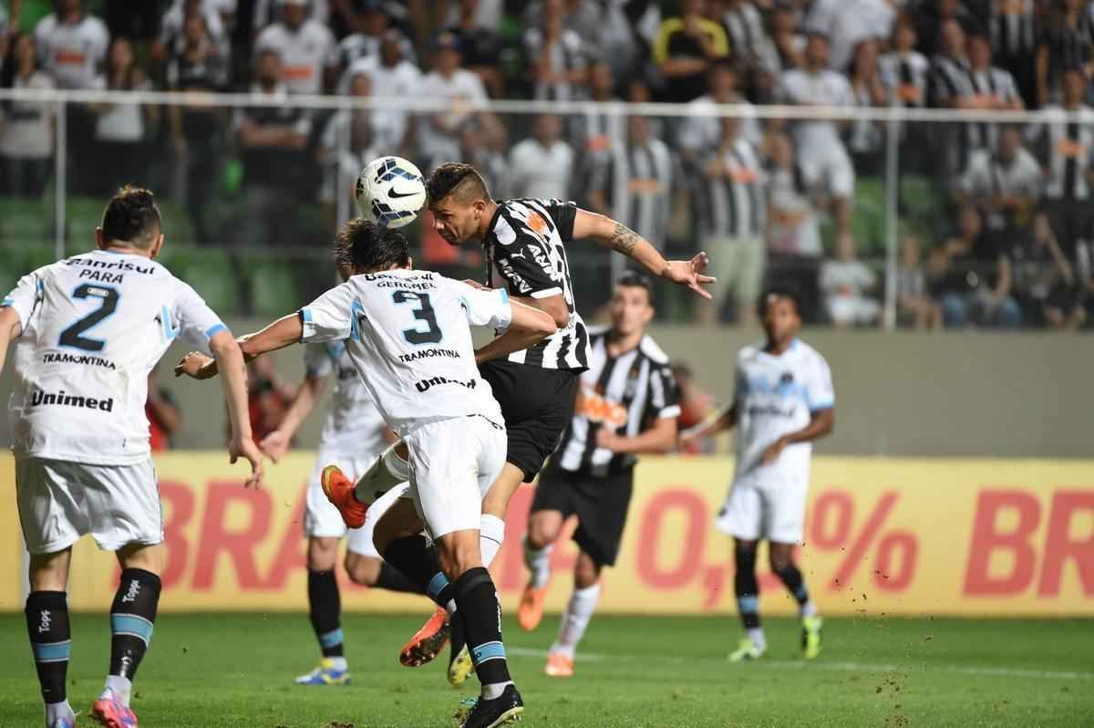 Imagens de Atltico x Grmio, no Independncia, pela 21 rodada do Campeonato Brasileiro