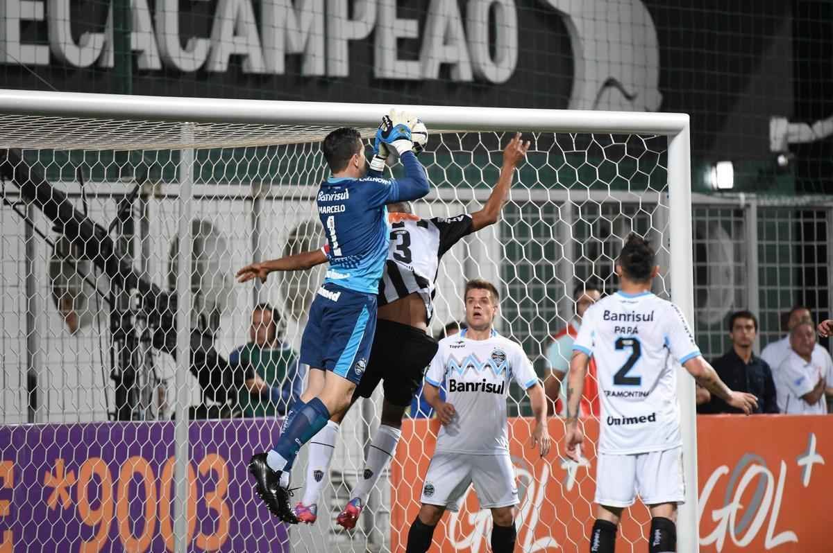 Imagens de Atltico x Grmio, no Independncia, pela 21 rodada do Campeonato Brasileiro