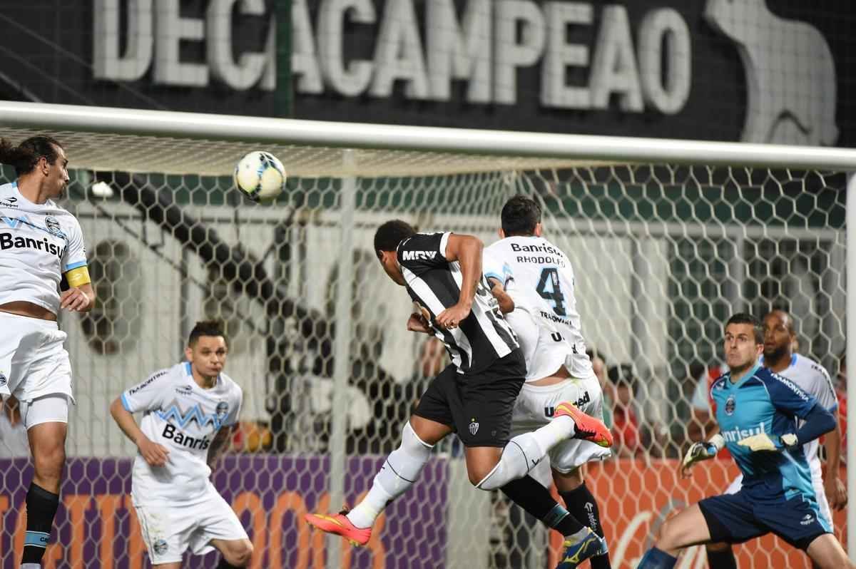 Imagens de Atltico x Grmio, no Independncia, pela 21 rodada do Campeonato Brasileiro