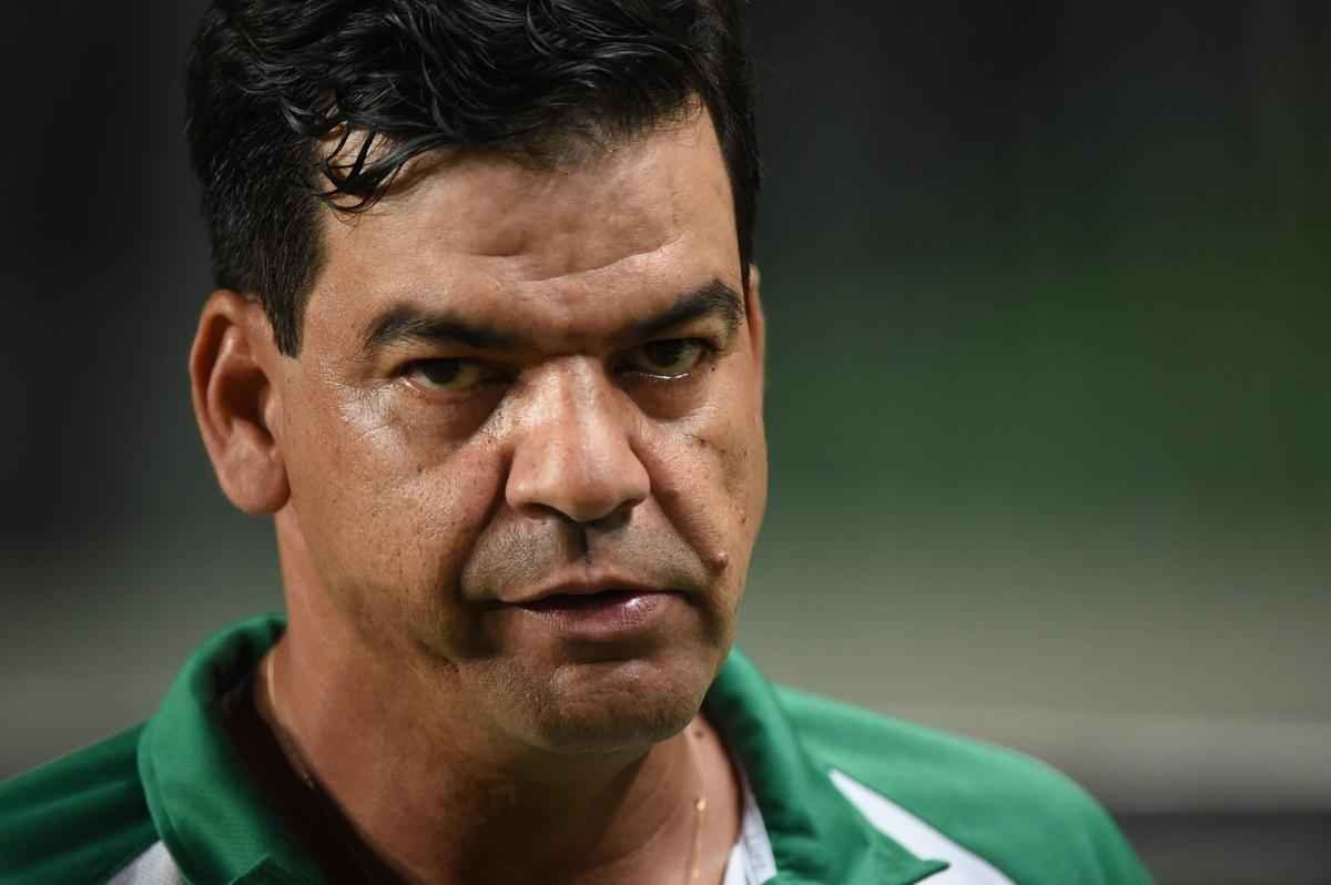 Moacir Jnior fez bom trabalho no Campeonato Mineiro, tirando o Coelho da zona de rebaixamento e levando s semifinais. Na Srie B, liderou a equipe durante 17 rodadas entre os quatro primeiros colocados, sendo cinco delas na liderana. Contudo, uma sequncia de trs derrotas no returno da competio fez a diretoria do Amrica optar pela mudana de comando. Ao todo, Moacir comandou o clube em 34 partidas, registrando 15 vitrias, 6 empates e 13 derrotas (50% de aproveitamento).