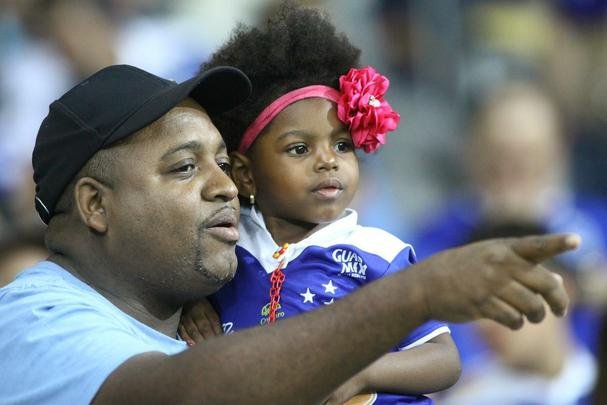 Torcida do Cruzeiro acompanha a partida contra o Atltico-PR, no Mineiro, pela 22 rodada