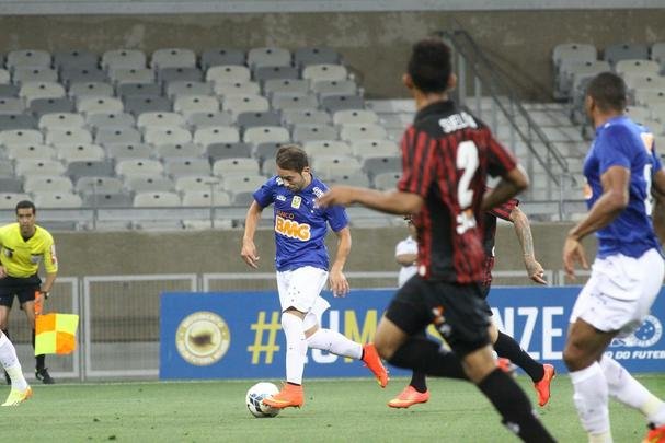 Cruzeiro e Atltico-PR se enfrentam no Mineiro pela 22 rodada do Campeonato Brasileiro