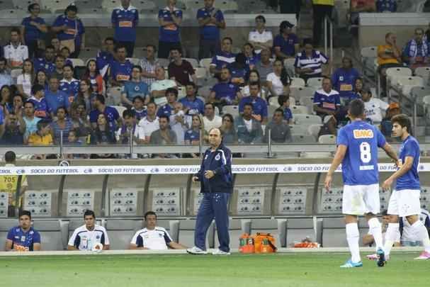 Cruzeiro e Atltico-PR se enfrentam no Mineiro pela 22 rodada do Campeonato Brasileiro