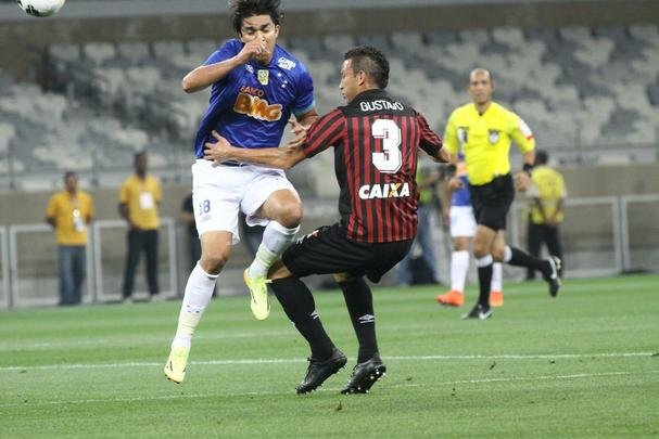 Cruzeiro e Atltico-PR se enfrentam no Mineiro pela 22 rodada do Campeonato Brasileiro