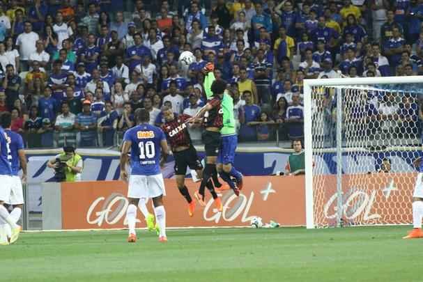 Cruzeiro e Atltico-PR se enfrentam no Mineiro pela 22 rodada do Campeonato Brasileiro