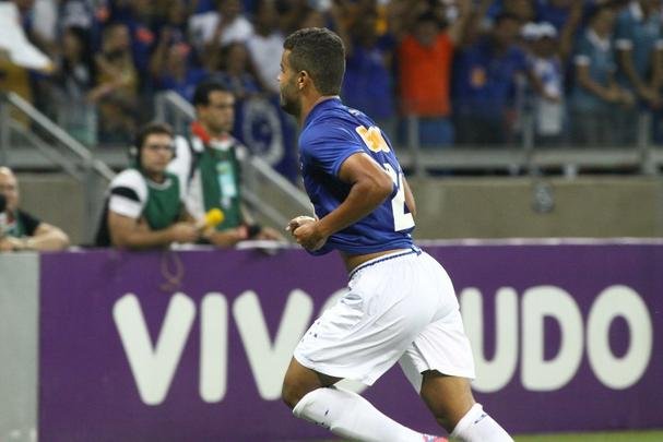 Cruzeiro e Atltico-PR se enfrentam no Mineiro pela 22 rodada do Campeonato Brasileiro