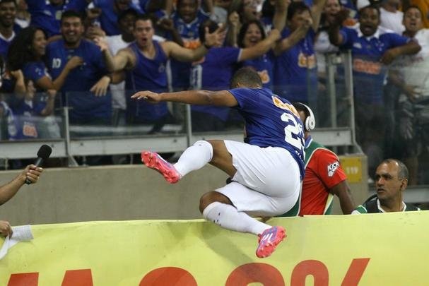 Cruzeiro e Atltico-PR se enfrentam no Mineiro pela 22 rodada do Campeonato Brasileiro